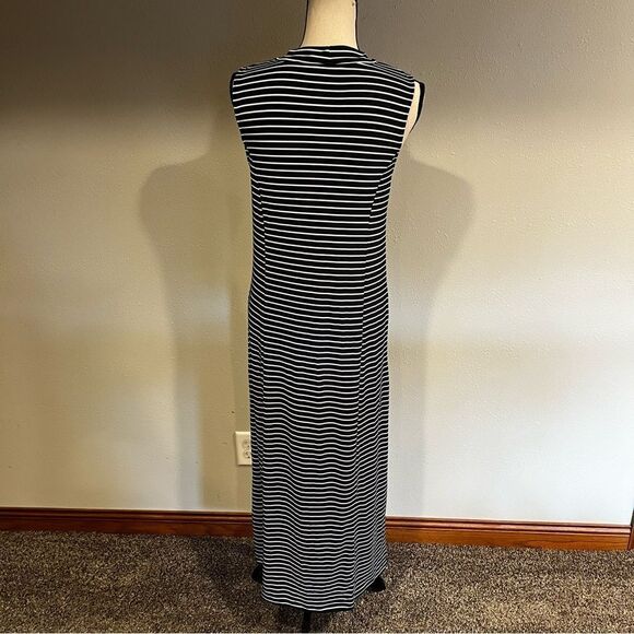 V-neck striped sleeveless maxi dress - Picture 5 of 12